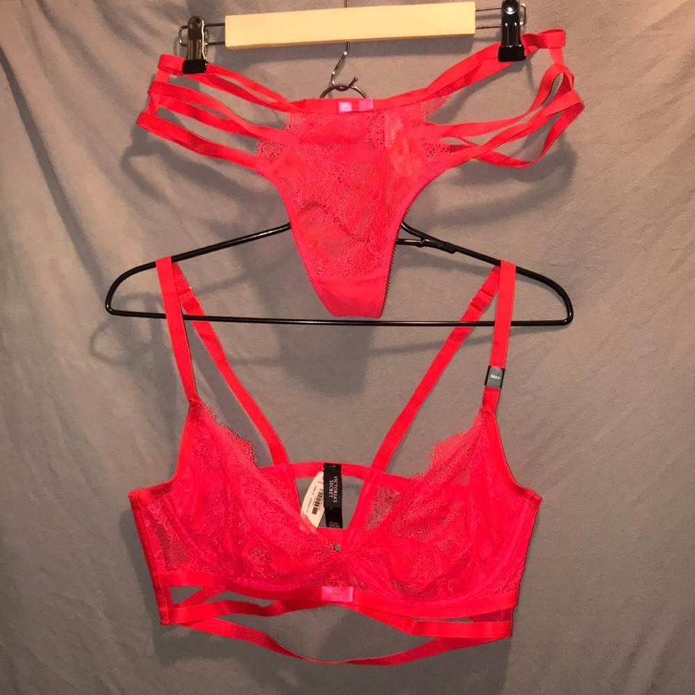 Victoria’s Secret 2 Piece Lingerie Set. 36DD Large